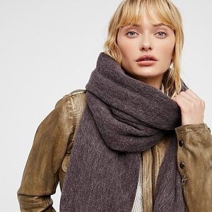 Kolby Brushed Scarf
FREE PEOPLE dark gray